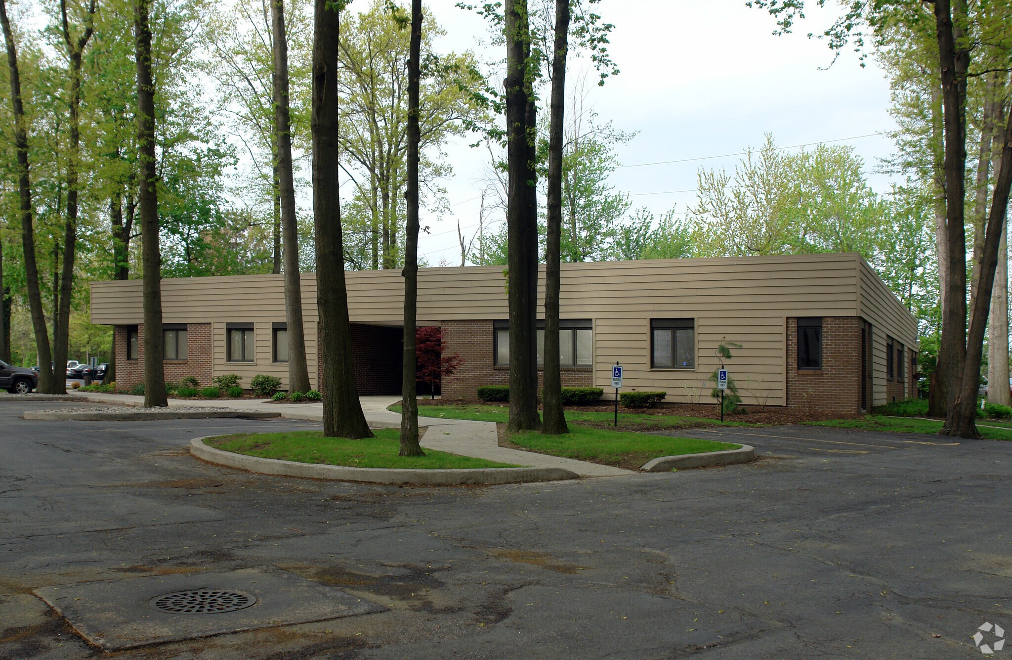 3915 Sunforest Ct, Toledo, OH for sale Primary Photo- Image 1 of 1