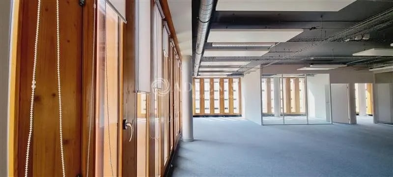 Office in Lille for lease - Building Photo - Image 3 of 12