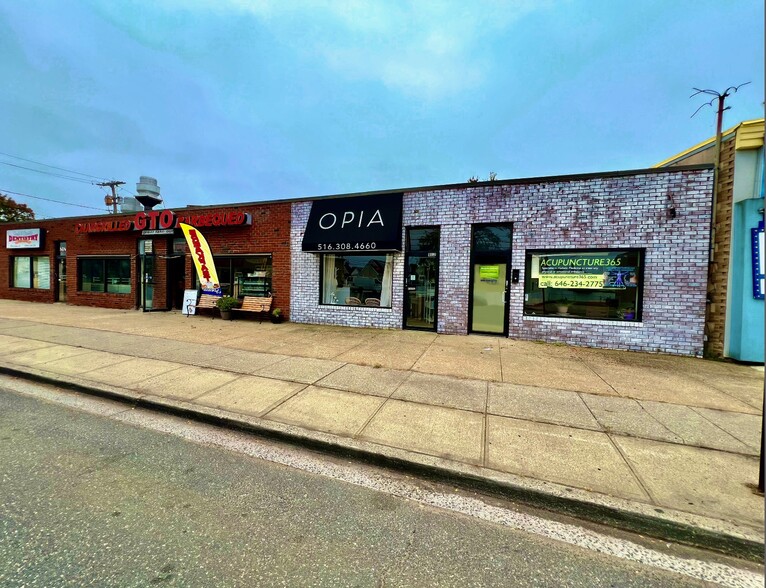 810-818 N Broadway, Massapequa, NY for sale - Building Photo - Image 2 of 5