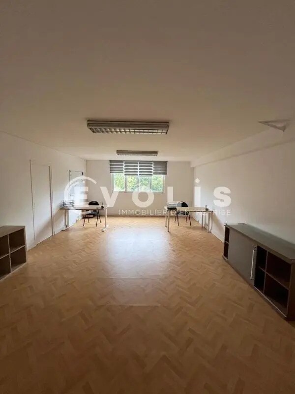 Office in Châtillon for lease Interior Photo- Image 1 of 8