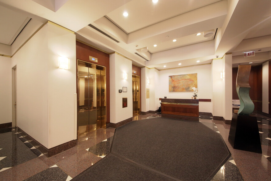 6 W Hubbard St, Chicago, IL for lease - Lobby - Image 2 of 5