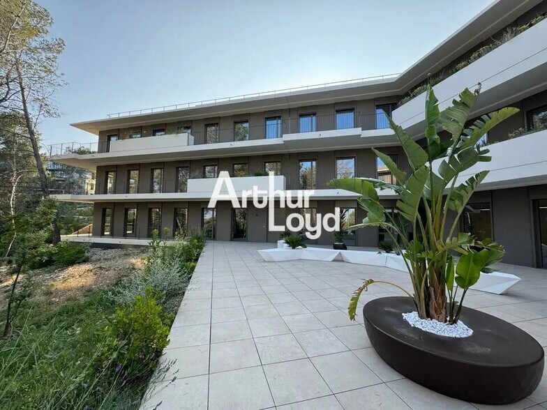 Office in Valbonne for lease - Building Photo - Image 2 of 19