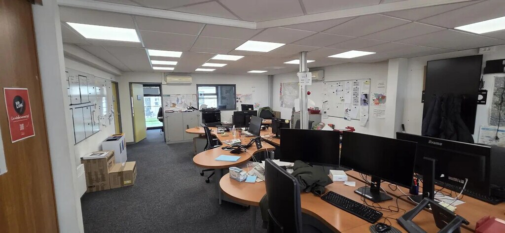 Vente Bureaux 428 m² - Photo 1