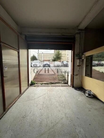 Industrial in Argenteuil for lease - Interior Photo - Image 1 of 9
