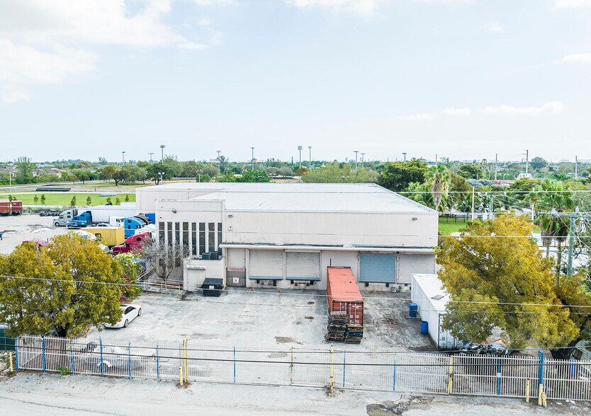 Industrial in Miami, FL for sale - Primary Photo - Image 1 of 1