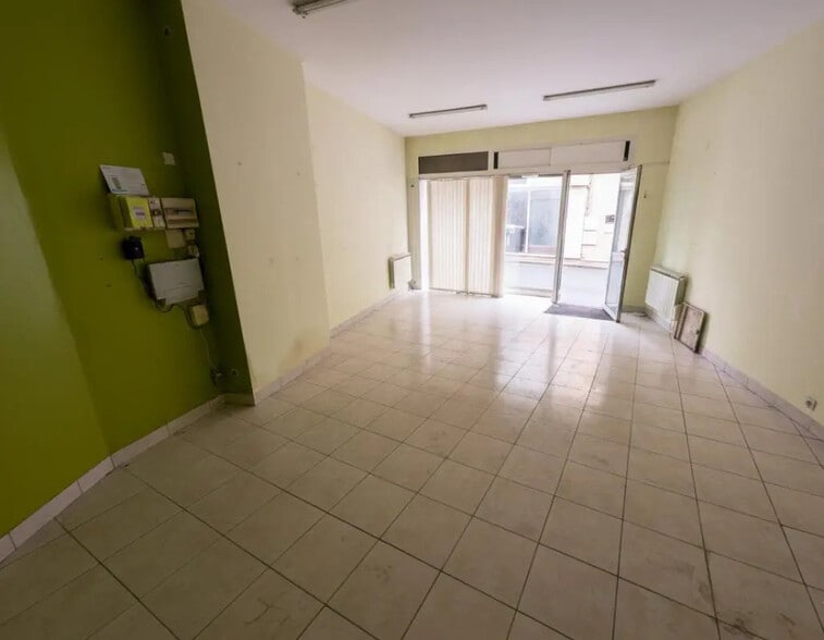 Retail in Châtellerault for lease - Interior Photo - Image 2 of 4