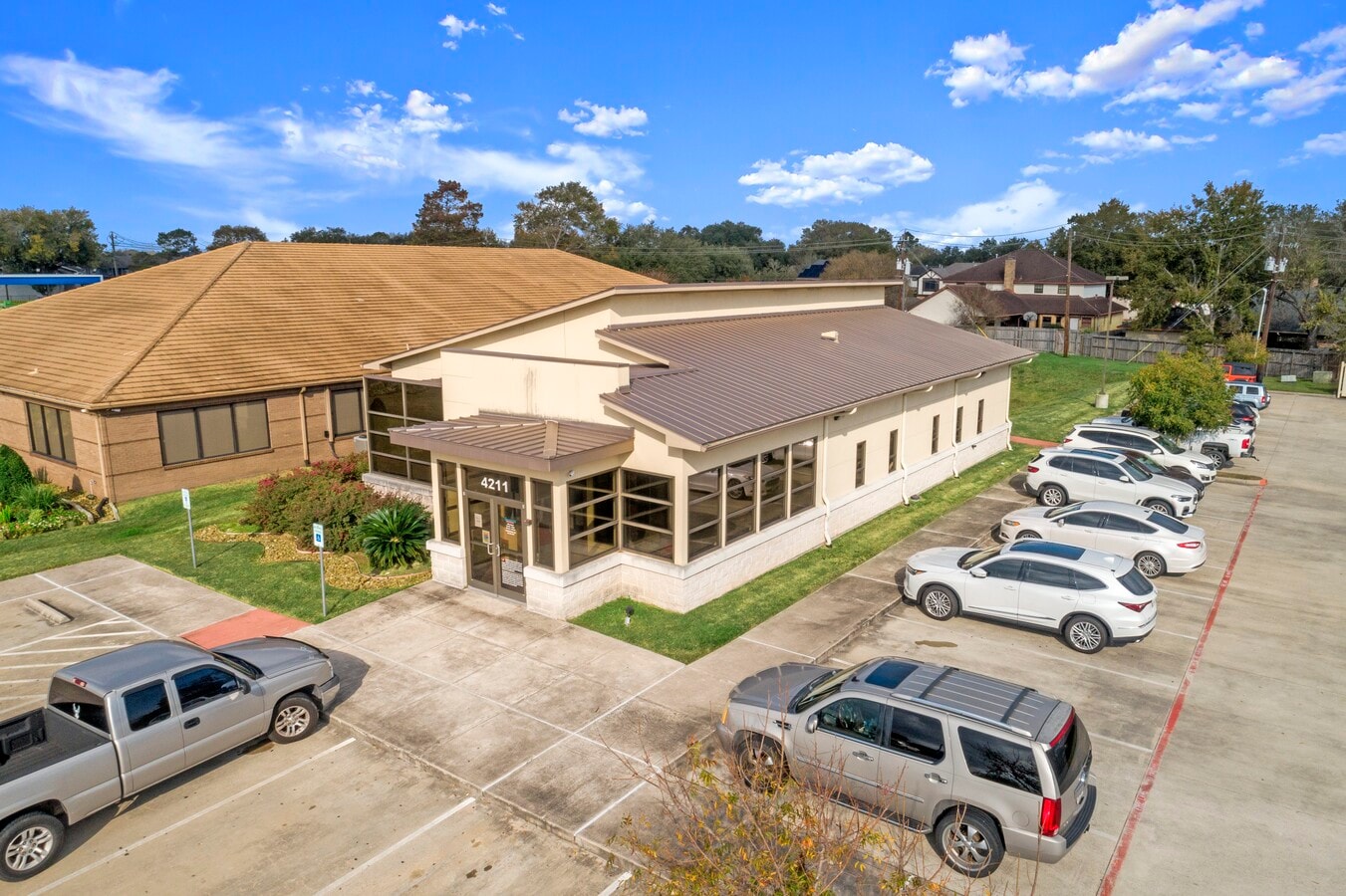 4211 Fairmont Pky, Pasadena, TX 77504