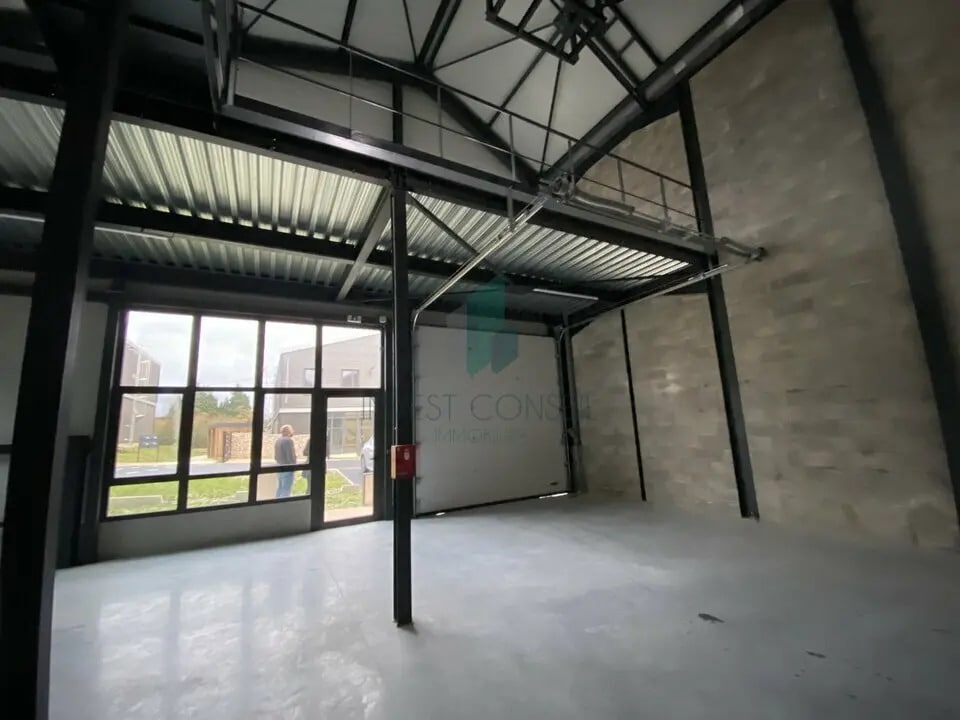 Flex in Groslay for lease Interior Photo- Image 1 of 10