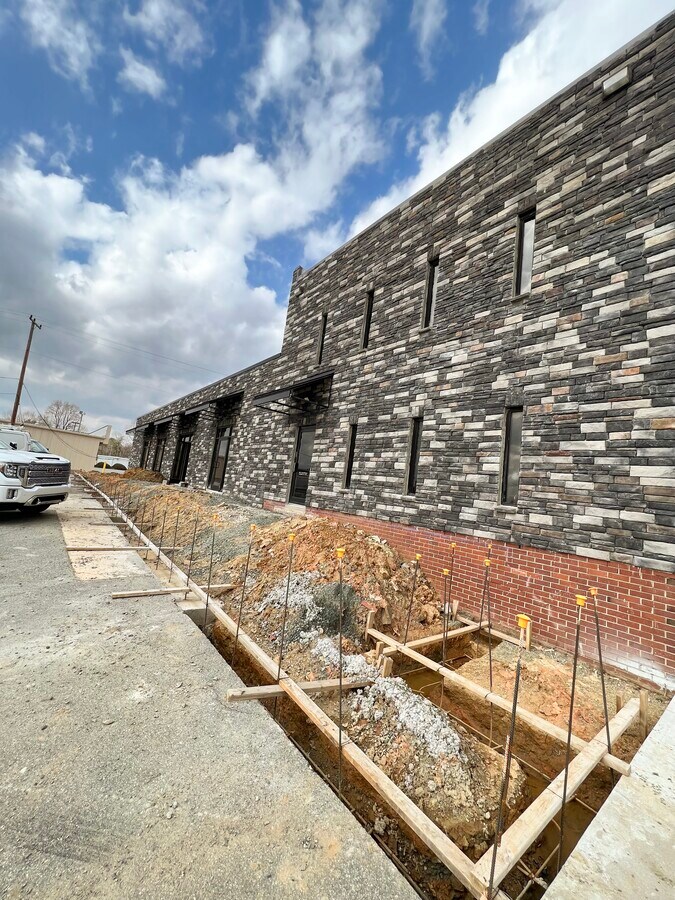 2058 Chapel Hill Rd, Burlington, NC 27215