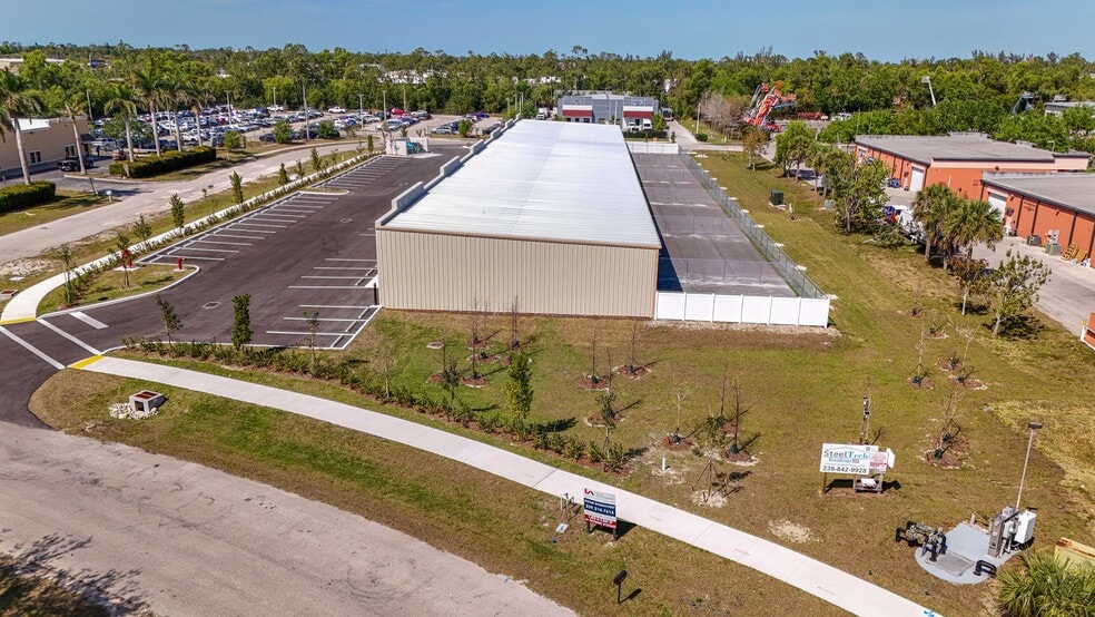 6551 Corporate Park Cir, Fort Myers, FL for lease - Building Photo - Image 3 of 10