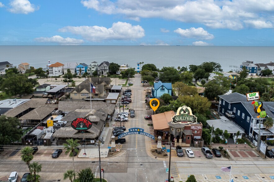 602 6th St, Kemah, TX 77565