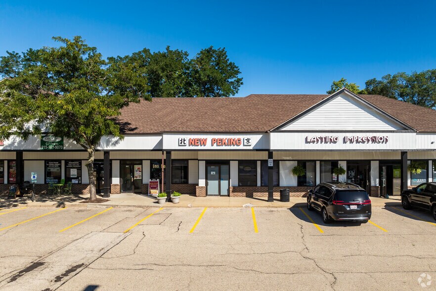 40-60 W Terra Cotta Ave, Crystal Lake, IL for lease - Building Photo - Image 3 of 13