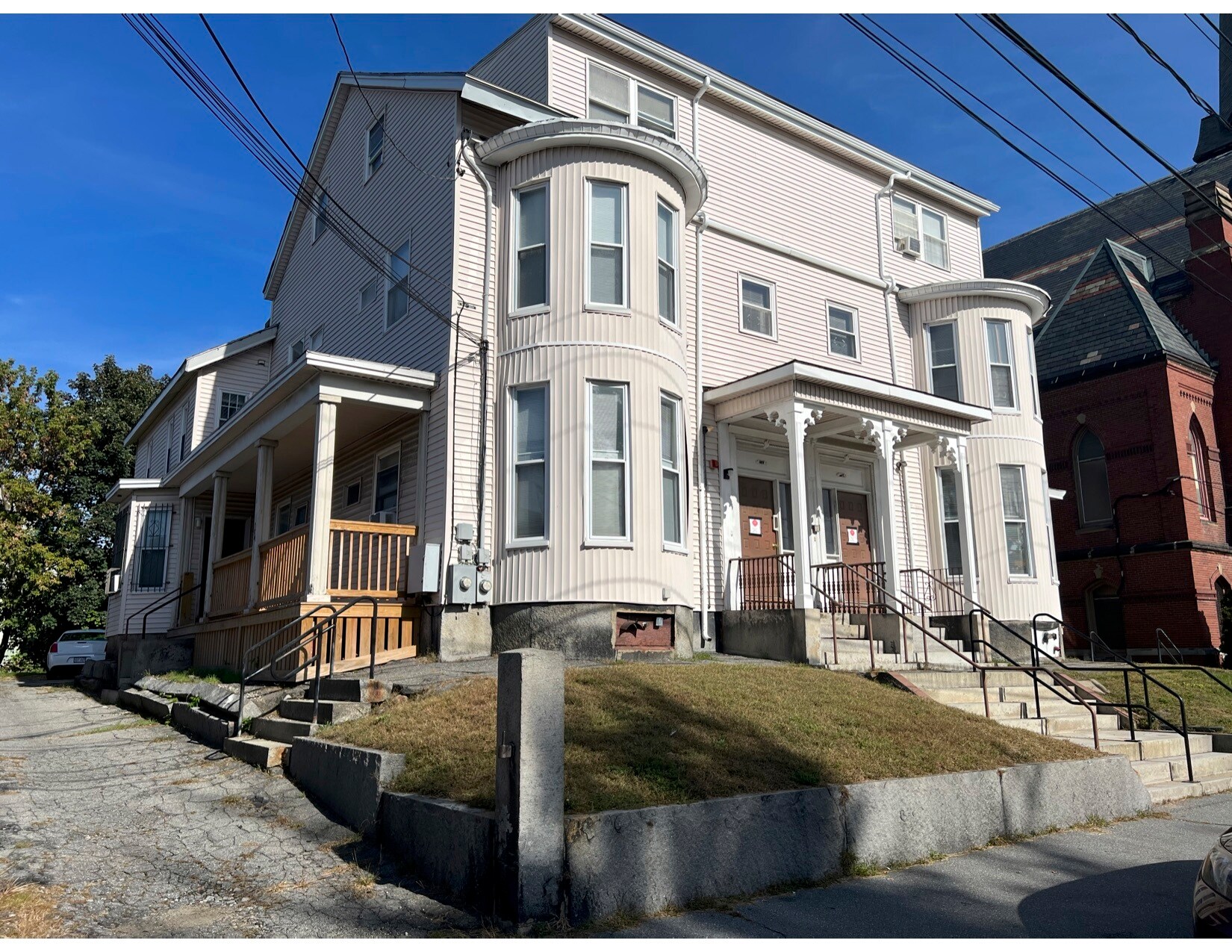 275277 Summer St, Lowell, MA 01852