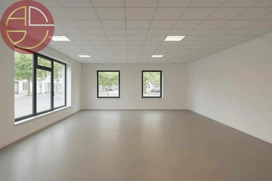 Retail in Muret for lease - Interior Photo - Image 2 of 3