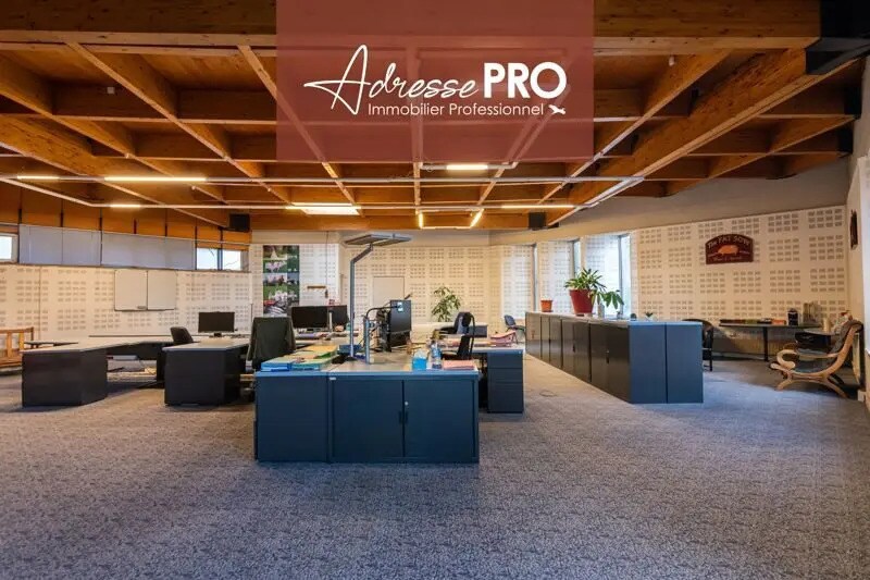 Retail in Saint-Martin-des-Champs for sale Interior Photo- Image 1 of 6