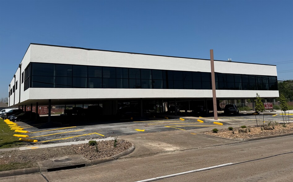 2318 Center St, Deer Park, TX for lease - Building Photo - Image 1 of 7