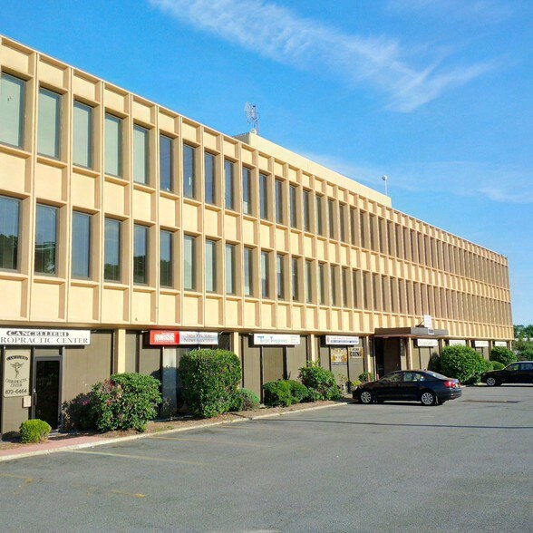 900 Walt Whitman Rd, Melville, NY for lease - Building Photo - Image 1 of 4
