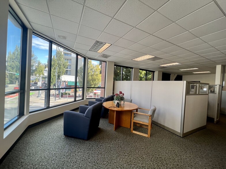 400-438 E Burnside St, Portland, OR for lease - Interior Photo - Image 2 of 11