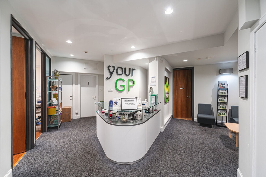 19 Hawthornbank Ln, Edinburgh for sale - Building Photo - Image 3 of 11