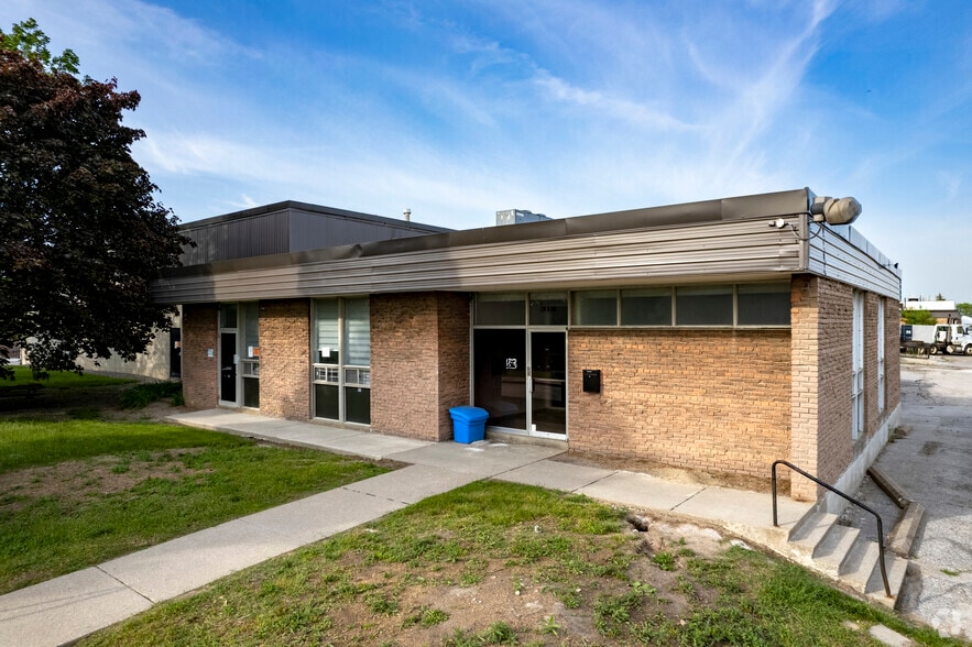 315-345 Flint Rd, Toronto, ON for lease - Primary Photo - Image 1 of 4