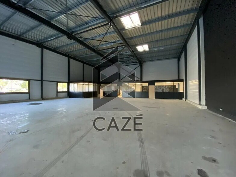 Flex in Martignas-sur-Jalle for lease - Interior Photo - Image 3 of 7