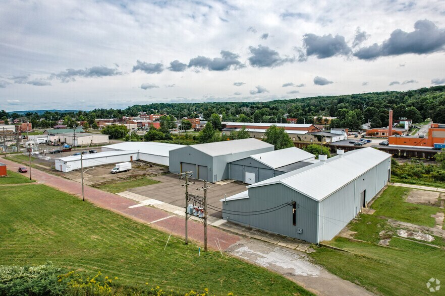 256 Eagle St, Corry, PA for sale - Primary Photo - Image 1 of 1