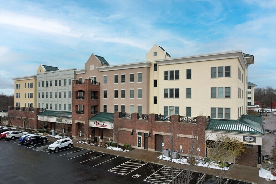 400 Park Point Dr, Rochester, NY for lease - Building Photo - Image 2 of 4