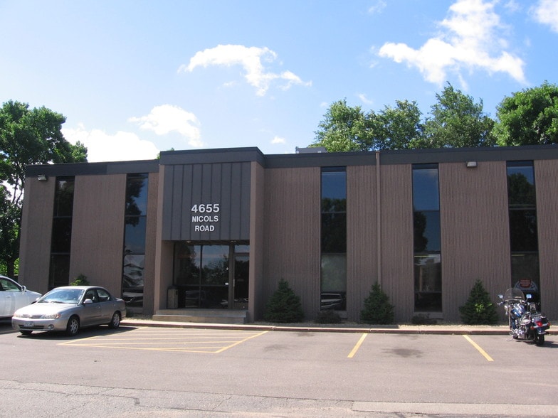 4655 Nicols Rd, Eagan, MN for lease - Building Photo - Image 2 of 13