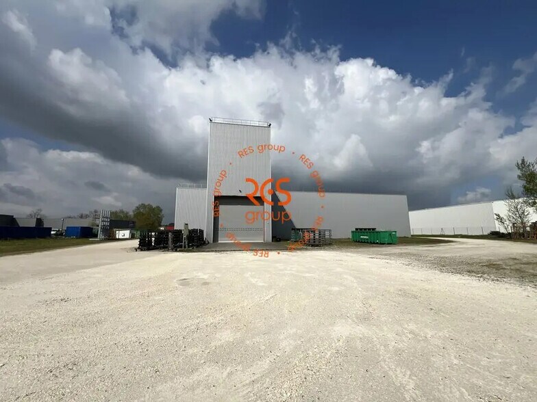 Flex in Saint-André-de-Cubzac for sale - Building Photo - Image 3 of 11