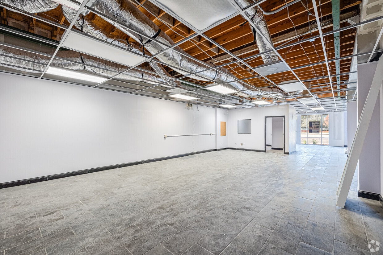 7035 Philips Hwy, Jacksonville, FL for lease Building Photo- Image 1 of 3