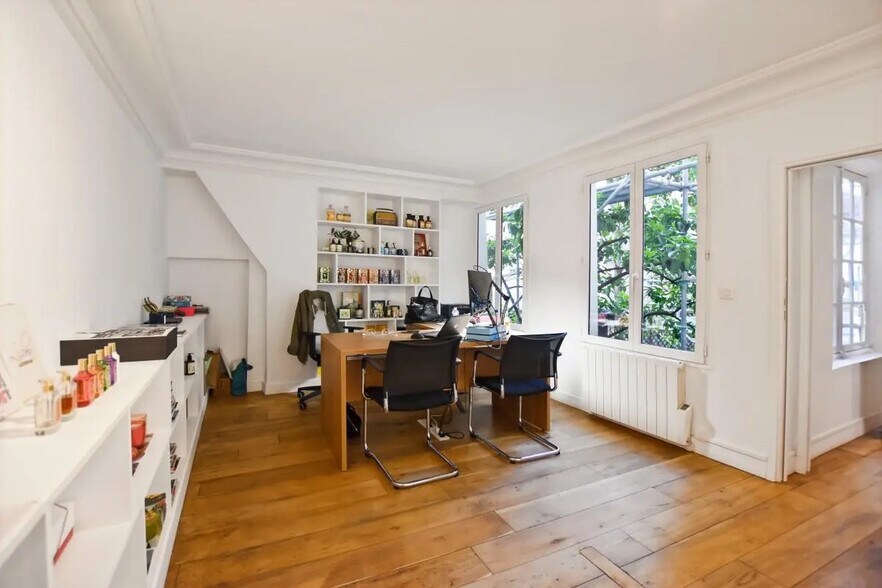 Office in Paris for lease - Building Photo - Image 1 of 7