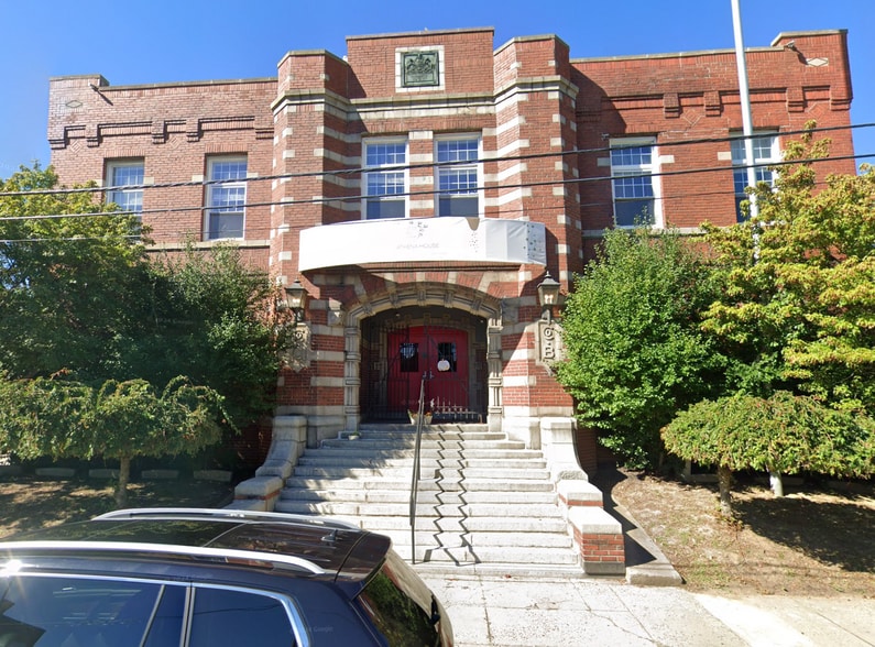 15 W 8th St, 710 Sproul St & 8 W 7th St portfolio of 2 properties for sale on LoopNet.com - Building Photo - Image 3 of 16