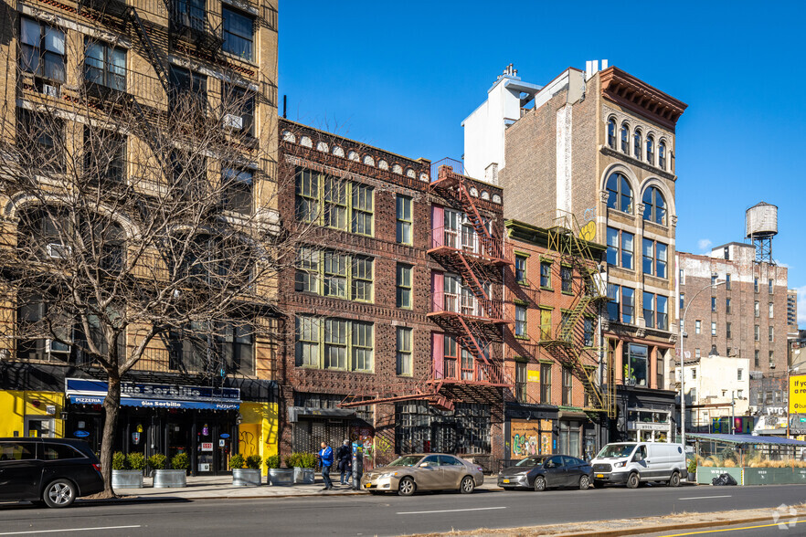 338-340 Bowery, New York, NY for lease - Primary Photo - Image 1 of 4