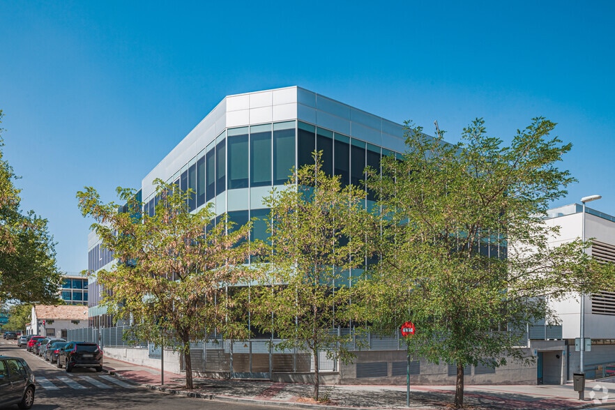 Calle de Marojal, 17, Madrid, Madrid for lease - Building Photo - Image 2 of 4