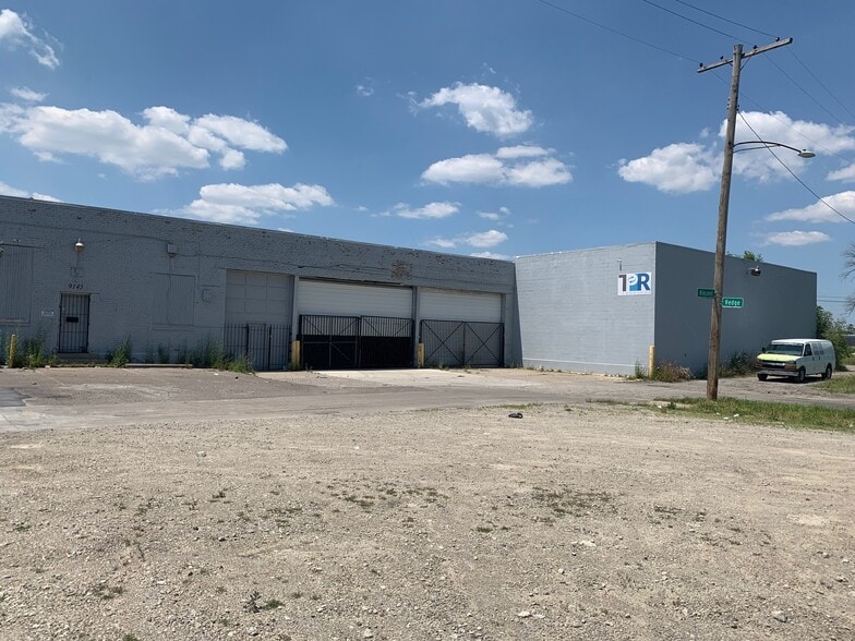 9145 Vincent St, Hamtramck, MI 48211