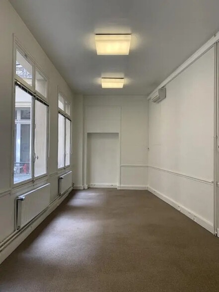 57 Rue Pierre Charron, Paris for lease - Interior Photo - Image 3 of 11