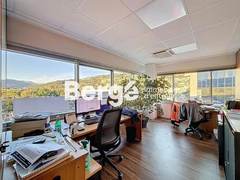 Office in Nice for lease - Interior Photo - Image 3 of 11