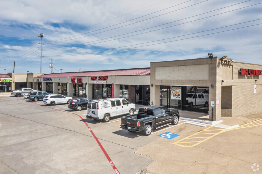 2051-2053 W Northwest Hwy, Dallas, TX for lease - Building Photo - Image 3 of 4