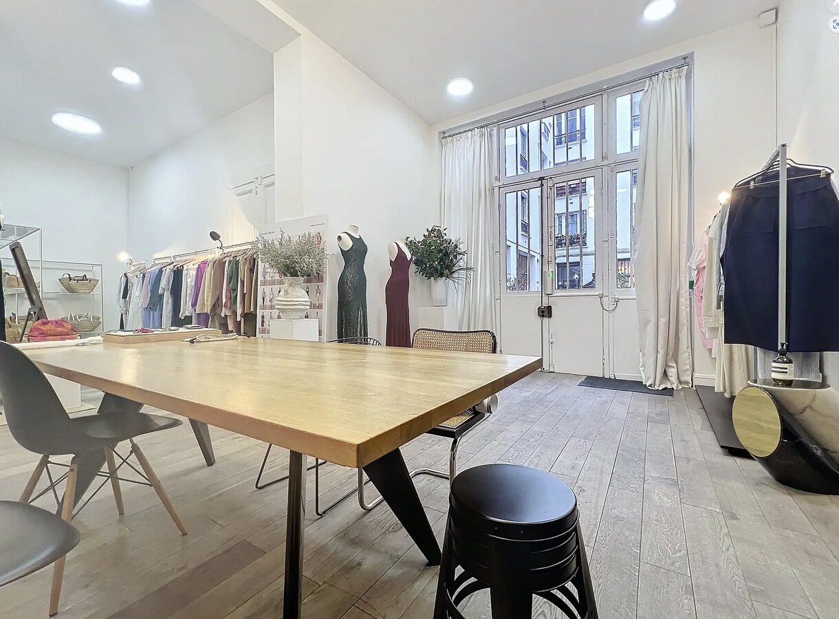 Paris, PAR 75002 -  -  - Interior Photo - Image 1 of 4