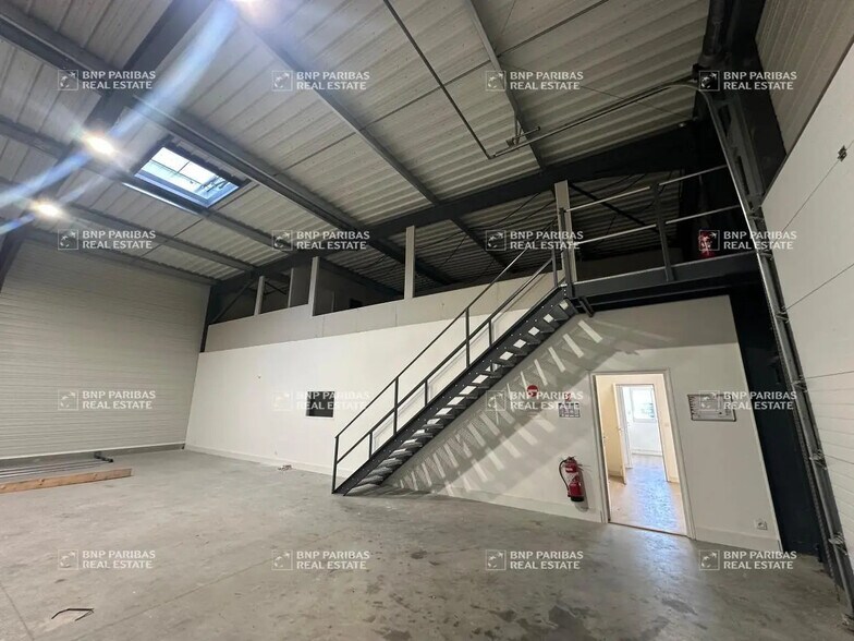 Flex in Chambray-lès-Tours for lease - Building Photo - Image 3 of 9