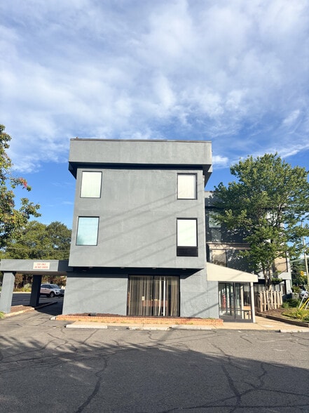 502 W Maple Ave, Vienna, VA for sale - Building Photo - Image 3 of 11