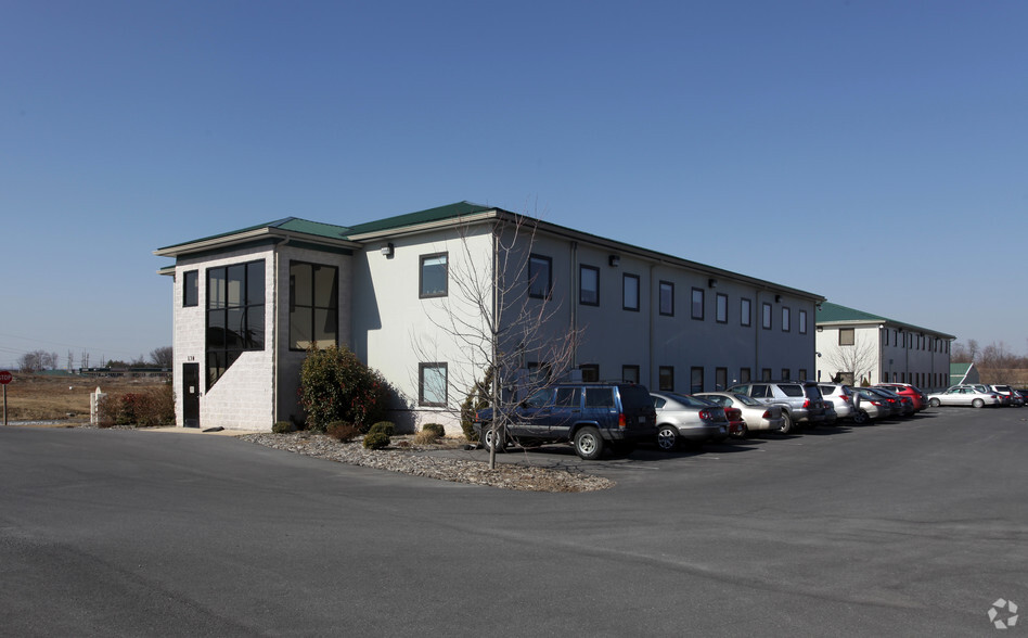 130 E Burr Blvd, Kearneysville, WV for lease - Primary Photo - Image 1 of 43