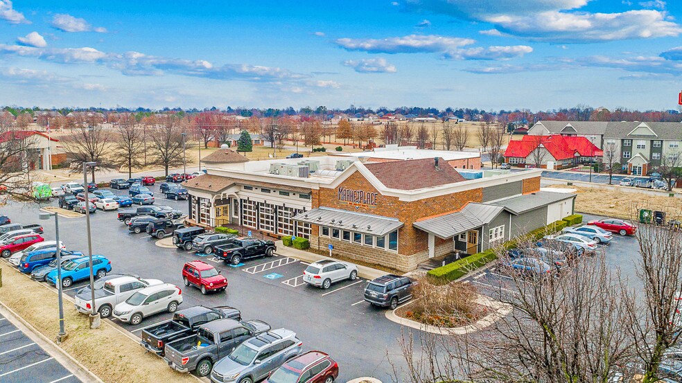 1636 S 48th St, Springdale, AR 72762