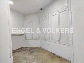 Retail in Barcelona, Barcelona for lease Interior Photo- Image 2 of 4