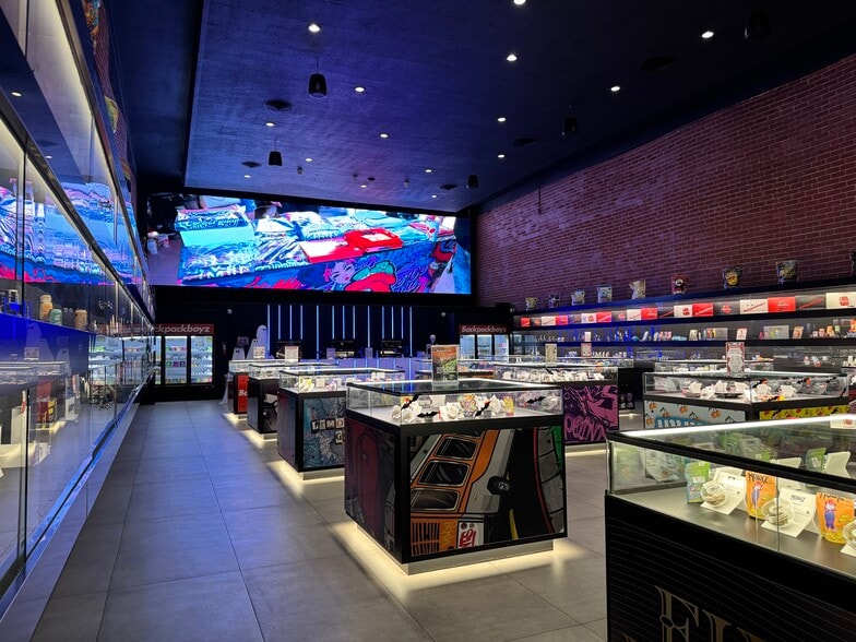 7677 W Sunset Blvd, Los Angeles, CA for lease - Interior Photo - Image 2 of 30