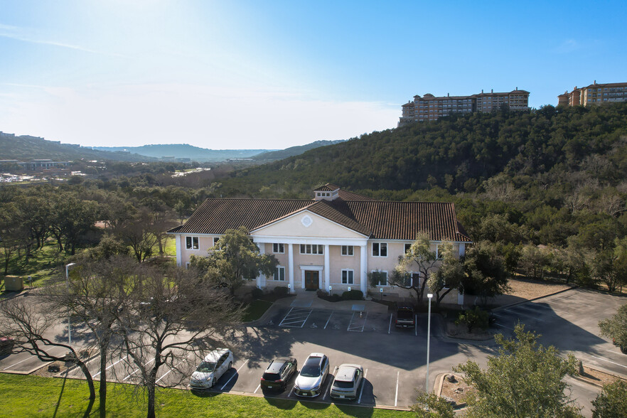 6601 Vaught Ranch Rd, Austin, TX for lease - Building Photo - Image 1 of 11