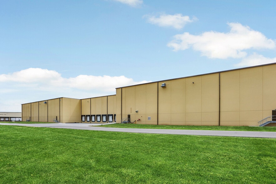 201 Center St, Hanover, PA for lease - Building Photo - Image 3 of 3