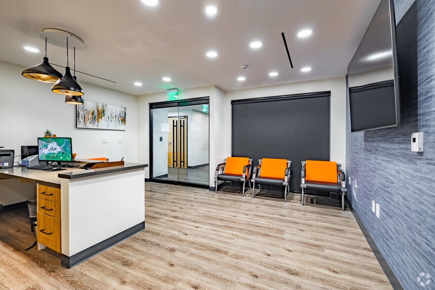 15335 Morrison St, Sherman Oaks, CA for lease - Interior Photo - Image 2 of 17