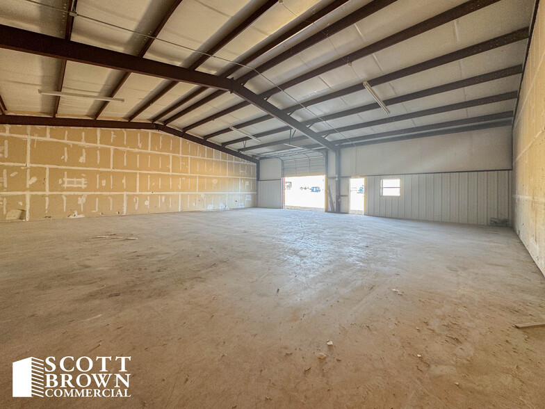 902 Utility Rd, Sanger, TX for lease - Building Photo - Image 3 of 27