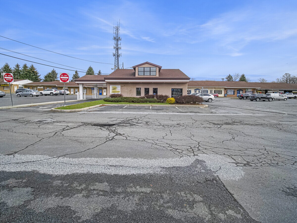 180 Scotch Rd, Ewing, NJ 08628